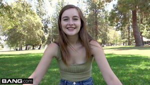 murzyn grzmoci ją w kakaowe oko