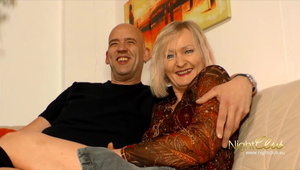 laseczka skacze dupskiem na kutasie