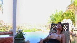 krótko włosa milfa