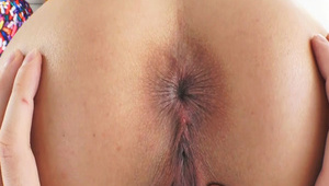 chętna dziunia zwaliła mu konia stópkami