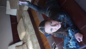 sexy dojrzała naga blondynka w parku