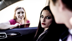 młode lesby liżą sobie kakaowe oczka