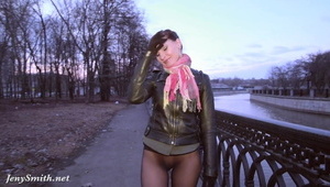 obie dziunie mają ochotę go ujeżdżać