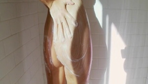 młode laseczki lizą się po stópkach