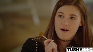 grubaska dogadza sobie wibratorem