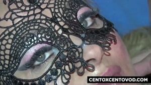 dwie ciągną mu na raz