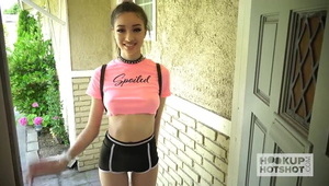 młoda super się wypina i super ssie