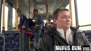 coguarzyca przybita do ściany