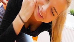 zabawy rudej nastolatki