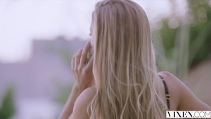 cycata ma ściskanego cyca i jest pieprzona od tylca