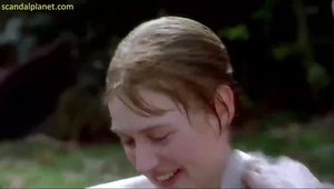 taki arsenał zabawek robi jej przyjemność