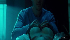 christy mack z silikonowym biustem i tatuażami