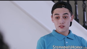 pani doktor bawi się cipką rudej laseczki