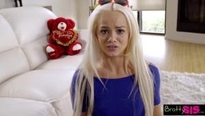 zgrabna panienka cięta od tylca