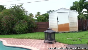 żona wraca mokra do domu