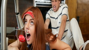 kudłata szpara brunetki