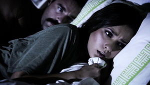 posuwa dobrą suczkę w pończoszkach