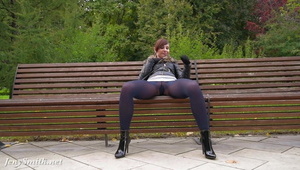 niegrzeczna nastolatka jest mocno bzykana w dupsko