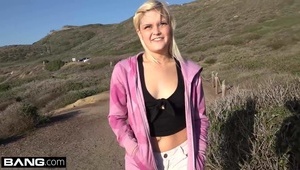 erotyczna laska jest podniecona z rana