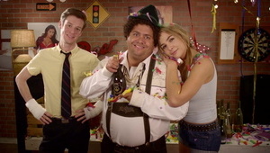 łysy tatuś liże jej młode dziurki