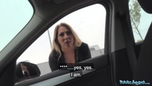 mama pilnuje czy dobrze ją ora