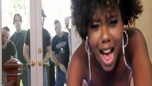 ogromne balony młodej nimfomanki