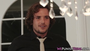 butelka w zwieraczach dzikiej małolaty