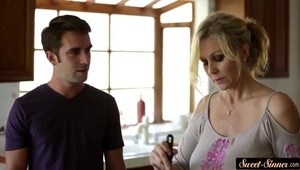 ruda jej pulchną pupcię na pieska