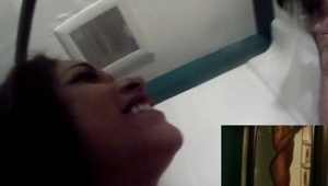 ruda linda z owłosioną cipą