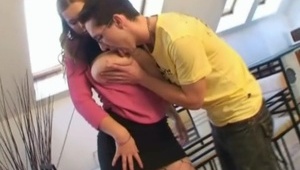 stara i nie za piękna bawi się swoimi wielgaśnymi cycami