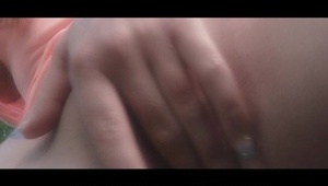 w żółtej sukni wygląda olśniewająco